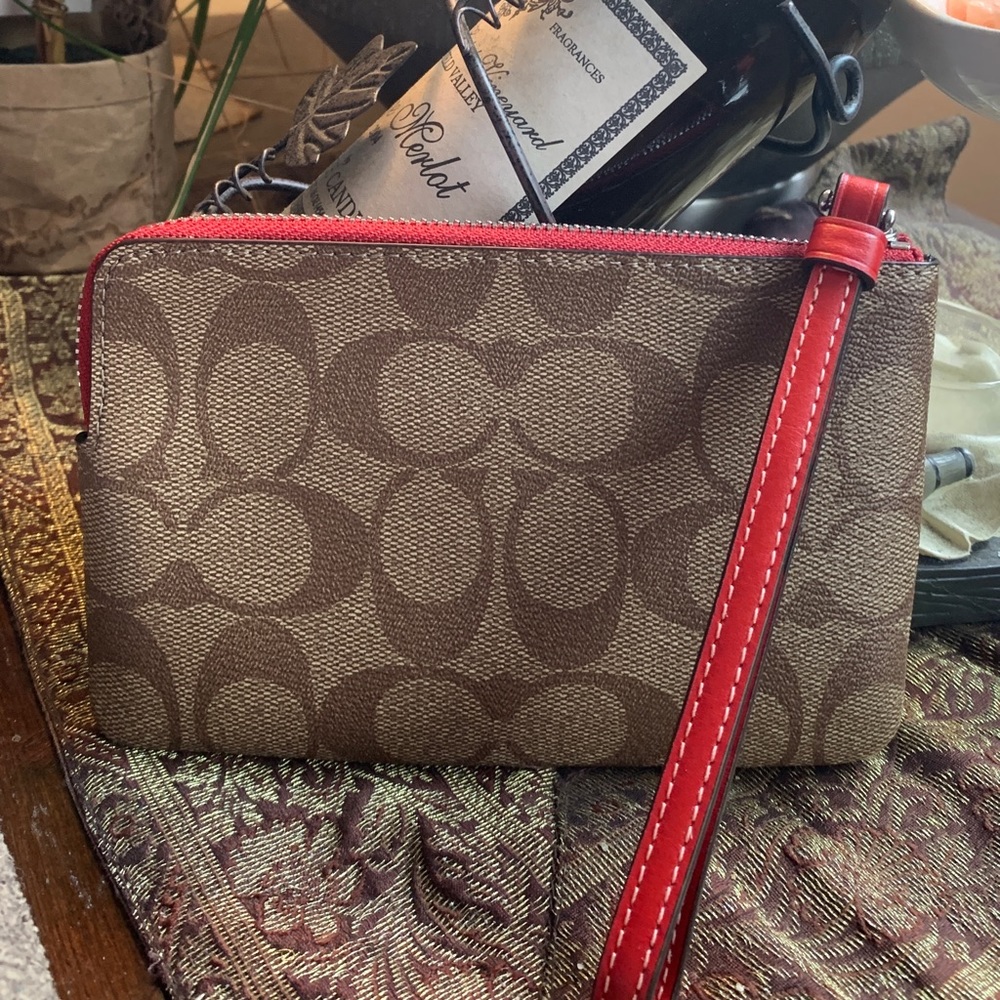 Authentic COACH Signature coated canvas/leather Strawberry zip top wristlet - Picture 3 of 9